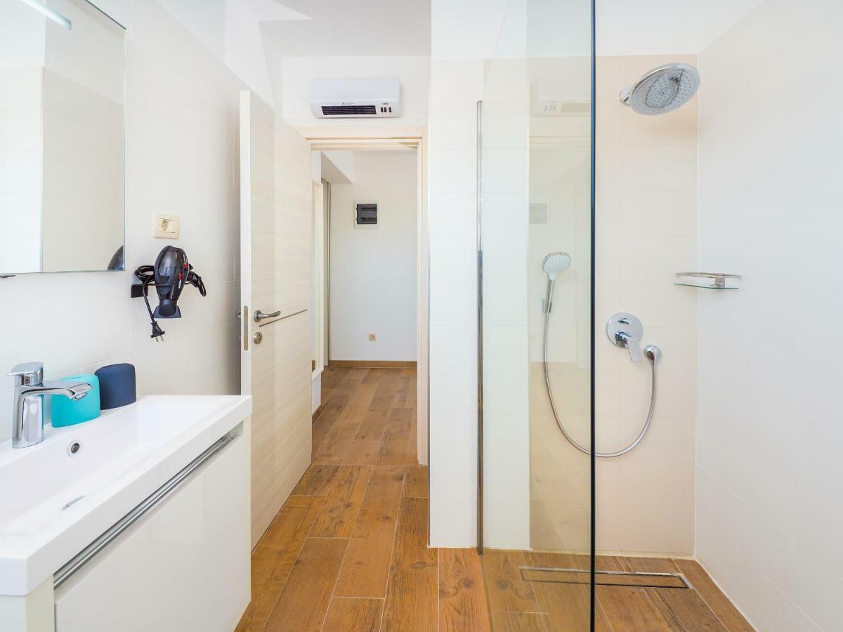Appartments Adriatic Omisalj Luaran gambar