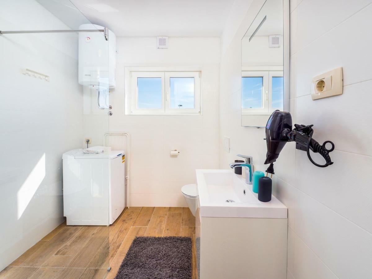 Appartments Adriatic Omisalj Luaran gambar